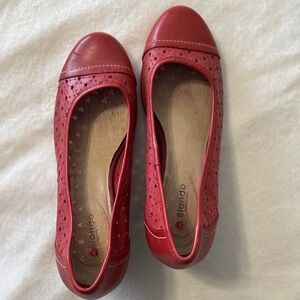 Blondo Women's Star Cutout Red Flats